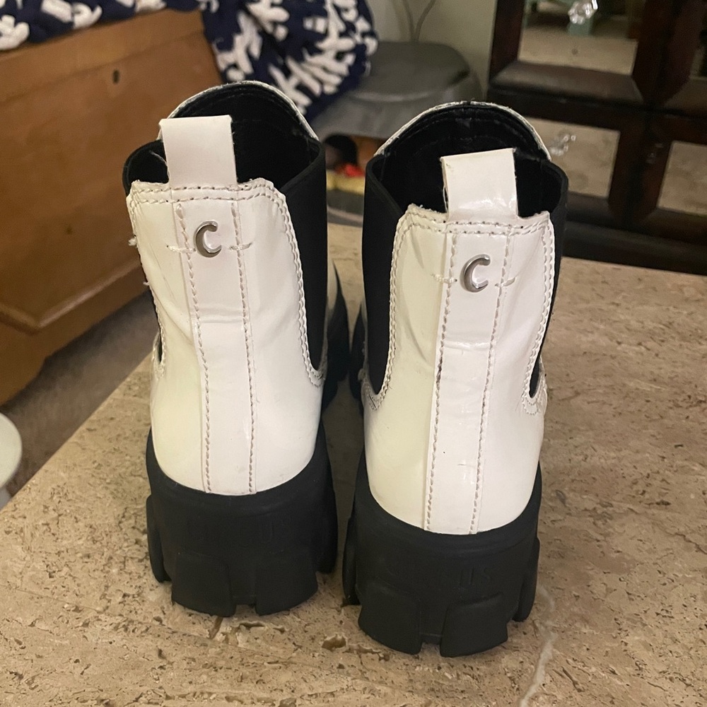 BOOTS - Picture 4 of 5